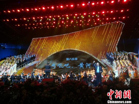 大型合唱交響音樂會(huì)《祖國頌》深圳舉行,。　鄭小紅 攝