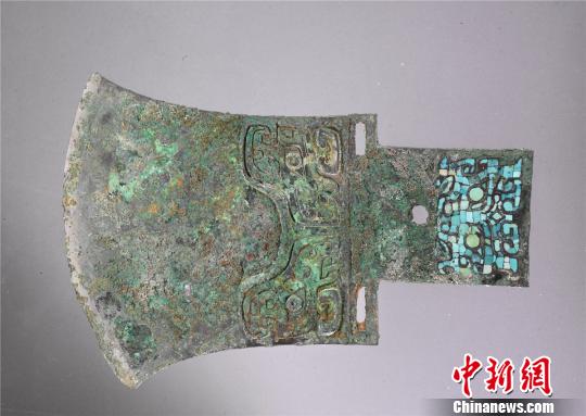 嵌綠松石青銅鉞,。國家博物館供圖