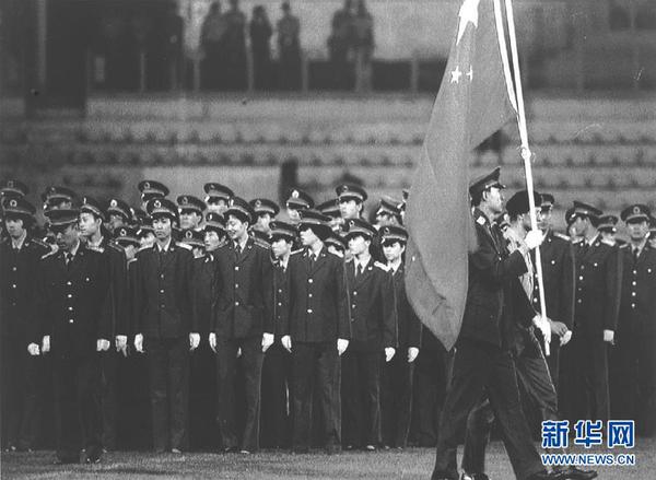 2,、為紀(jì)念第二次世界大戰(zhàn)結(jié)束50周年