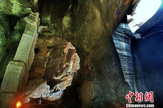 距今3000年至6000年前西樵山采石場(chǎng)遺址曾是珠江三角洲最重要的石器制造場(chǎng)。通訊員 供圖
