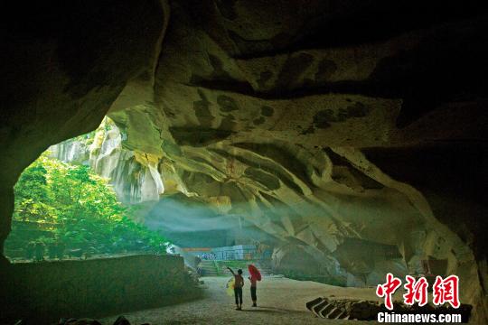 西樵山采石場(chǎng)出產(chǎn)的霏細(xì)巖是珠三角先民制作細(xì)石器的主要原料,。通訊員 供圖