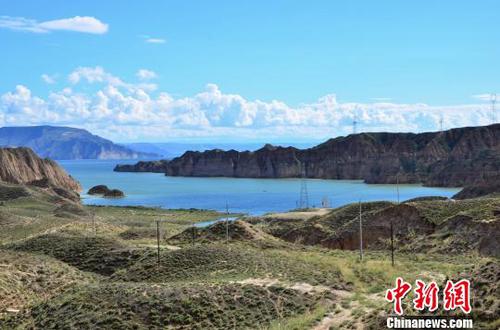 圖為龍羊湖湖面,。(資料圖) 魯?shù)り?攝