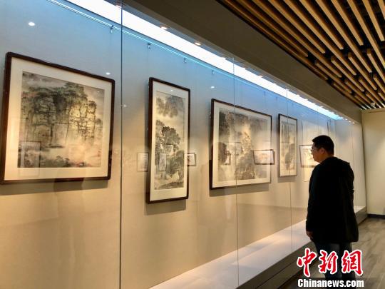 圖為展出的錢松喦真跡,。　孫權 攝