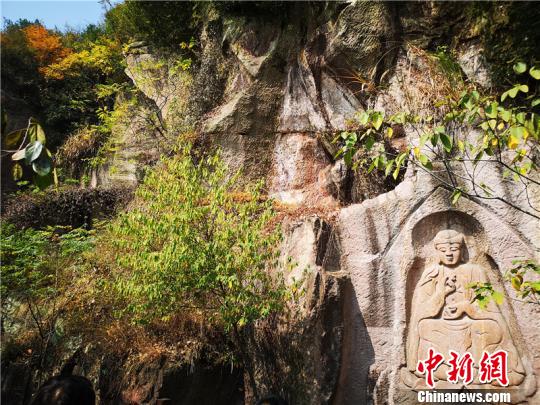 南山摩崖石刻造像?！堨蠚g 攝