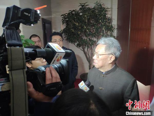 王蒙接受媒體采訪?！⊥蹶魂?攝