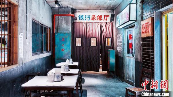 老長(zhǎng)沙場(chǎng)景在文和友店內(nèi)隨處可見(jiàn),。供圖