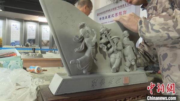 臨夏回族自治州代表團(tuán)尹寬的作品——“歌舞盛世”,。　劉鴻鶴 攝