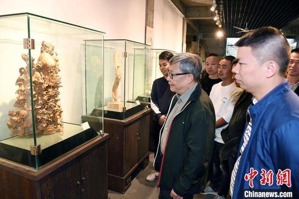 此次展覽共展出中國工藝美術(shù)大師林學(xué)善經(jīng)典作品及其徒弟作品近百件,?！∮浾邉⒖筛?攝