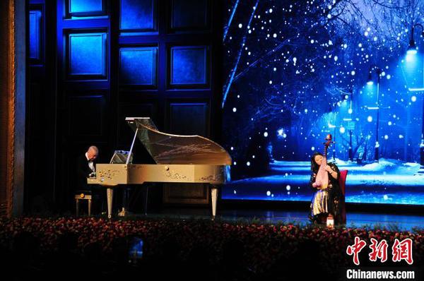 劉詩昆、孫穎鋼琴琵琶合奏《雪落下的聲音》,。主辦方供圖