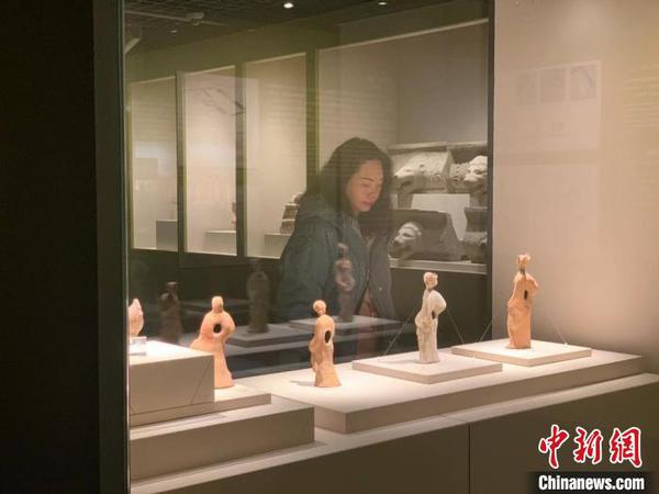 圖為展覽現(xiàn)場?！≡酪劳?攝