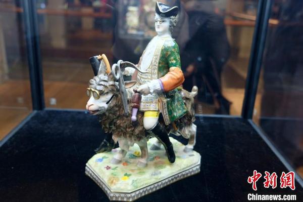 “歐洲瓷器三百年展”,。　夏俊龍 攝