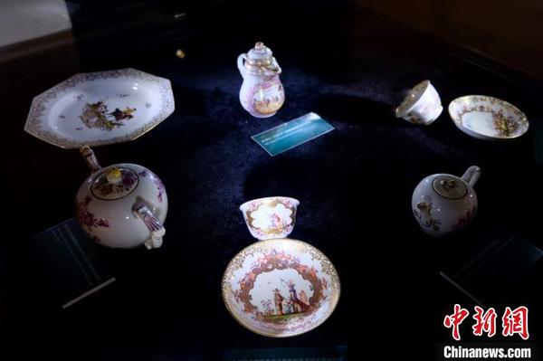 “歐洲瓷器三百年展”?！∠目↓?攝