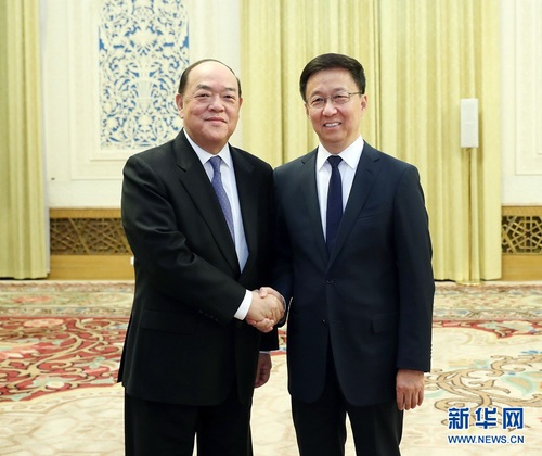 12月6日，中共中央政治局常委,、國務(wù)院副總理韓正在北京人民大會堂會見澳門特別行政區(qū)候任行政長官賀一誠率領(lǐng)的來京接受任前培訓(xùn)的新一屆政府管治團隊,。 新華社記者劉衛(wèi)兵攝