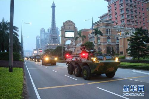 駐澳門部隊嚴格按照駐軍法組織建制單位輪換（2016年8月29日攝）,。新華社發(fā)（葉華敏 攝）