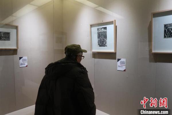 中國(guó)革命歷史版畫展在沈陽(yáng)展出再現(xiàn)壯麗歷史畫卷