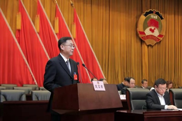 在12月25日的開幕式上,，廈門市翔安區(qū)政協(xié)主席周魯閩作常委會(huì)工作報(bào)告