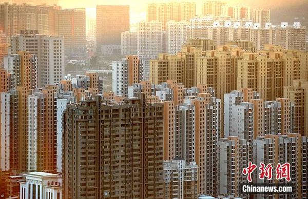 12月16日，中國國家統(tǒng)計(jì)局發(fā)布的數(shù)據(jù)顯示,，2019年1—11月份,，全國房地產(chǎn)開發(fā)投資121265億元人民幣，同比增長10.2%,，增速比1—10月份回落0.1個百分點(diǎn),。圖為福建省龍巖市區(qū)一處房地產(chǎn)樓盤。<a target='_blank' href='http://www.chinanews.com/'>中新社</a>記者 張斌 攝