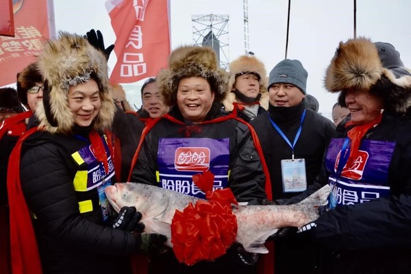 2966666元！盼盼食品集團(tuán)以創(chuàng)歷史新高的價格，拍下冬捕“頭魚”