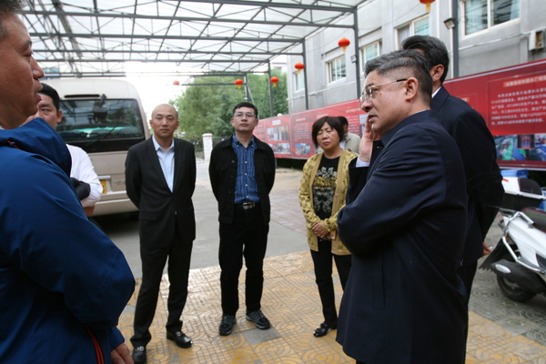 圖為劉富勇陪北京市委統(tǒng)戰(zhàn)部副部長,、工商聯(lián)黨組書記趙玉金赴拉薩市及當(dāng)雄縣進(jìn)行考察