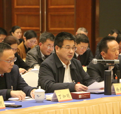 湖南省政協(xié)委員,、岳陽(yáng)市政協(xié)主席徐新楚：加快推進(jìn)“長(zhǎng)岳”兩地協(xié)同發(fā)展