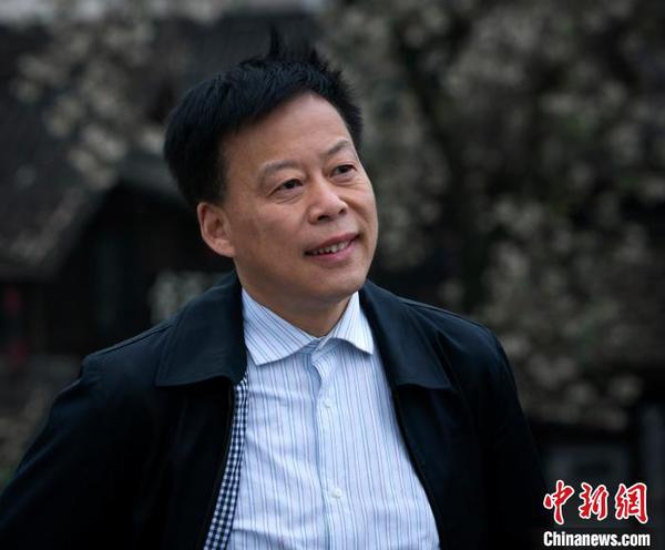 當代知名作家,、詩人黃亞洲,。　受訪者提供 攝
