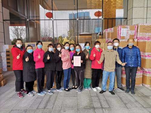 在王磊的安排下，上海民建第一批援鄂物資順利送到了上海援鄂醫(yī)療隊手上,。