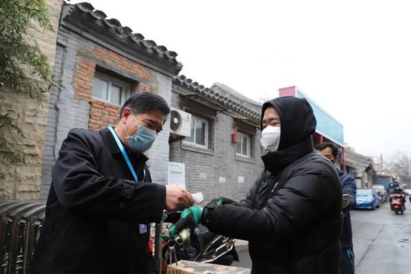 3民建市委常務(wù)副主委任學(xué)良現(xiàn)場(chǎng)值守