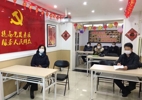 4民進(jìn)市委秘書(shū)長(zhǎng)蒼玉清（左一）帶隊(duì)到社區(qū)報(bào)到