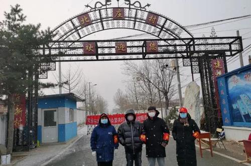 “只要北莊平安無(wú)事,，我再辛苦都是值得的,！”這是疫情防控期間北莊村第一書記、北京市政協(xié)研究室理論處二級(jí)調(diào)研員周清最常說(shuō)的一句話,。
