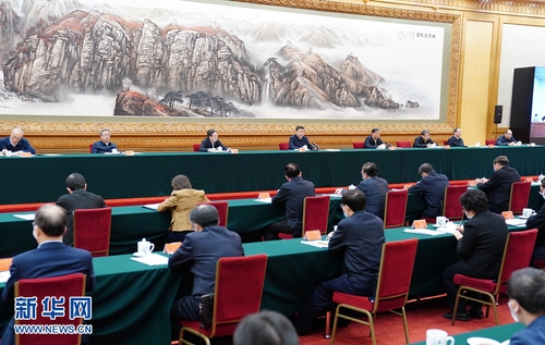 3月6日,，中共中央總書記,、國家主席、中央軍委主席習(xí)近平在北京出席決戰(zhàn)決勝脫貧攻堅座談會并發(fā)表重要講話,。 新華社記者 鞠鵬 攝