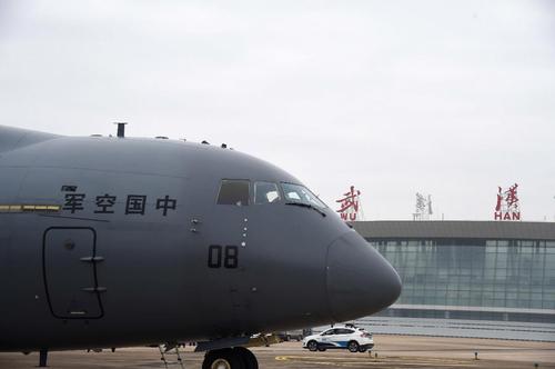 3  2月13日，一架國產(chǎn)運(yùn)-20運(yùn)輸機(jī)抵達(dá)武漢天河機(jī)場,。