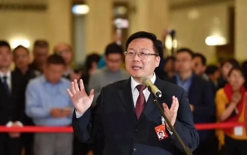 △全國政協(xié)委員,、中國聯(lián)通研究院院長張云勇
