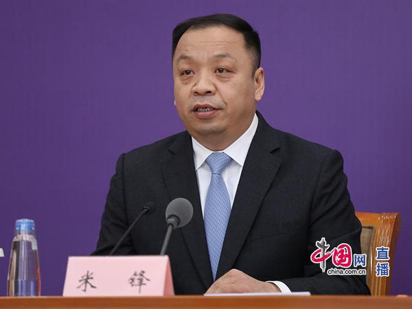 國家衛(wèi)生健康委新聞發(fā)言人,、宣傳司副司長米鋒主持發(fā)布會