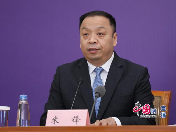 國家衛(wèi)生健康委新聞發(fā)言人,、宣傳司副司長米鋒主持發(fā)布會