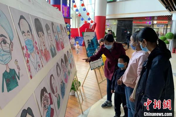 市民現(xiàn)場觀展,?！±钆迳?攝