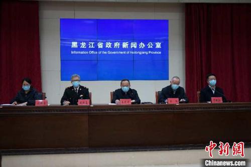 綏芬河口岸境外輸入疫情管控情況新聞發(fā)布會(huì)現(xiàn)場(chǎng),。黑龍江省政府新聞辦供圖