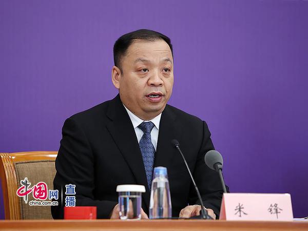 國家衛(wèi)生健康委新聞發(fā)言人,、宣傳司副司長米鋒主持會議