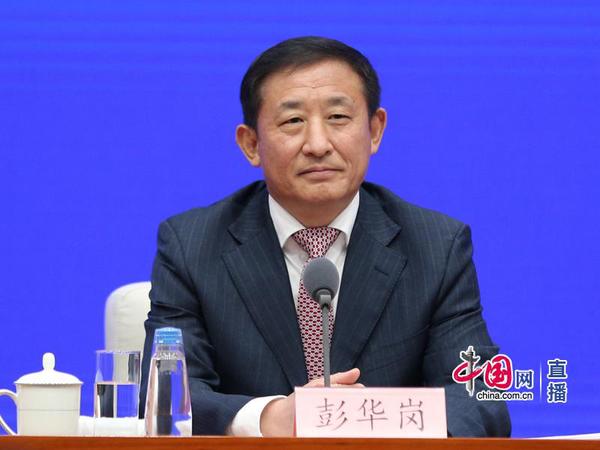 國務(wù)院國資委黨委委員、秘書長,、新聞發(fā)言人彭華崗
