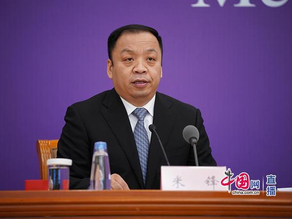 國家衛(wèi)生健康委新聞發(fā)言人,、宣傳司副司長米鋒主持發(fā)布會(huì)