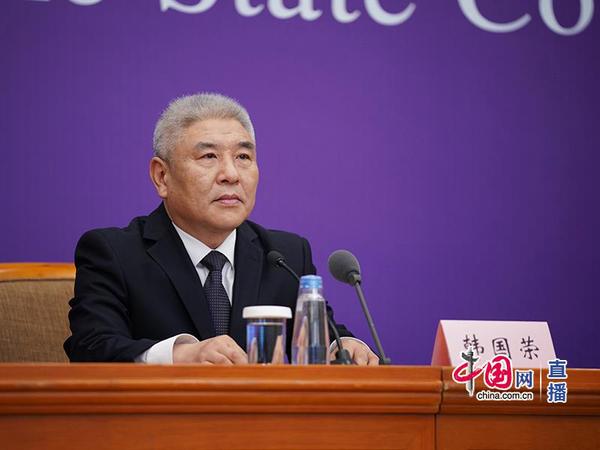 國家稅務(wù)總局納稅服務(wù)司副司長,、一級巡視員韓國榮
