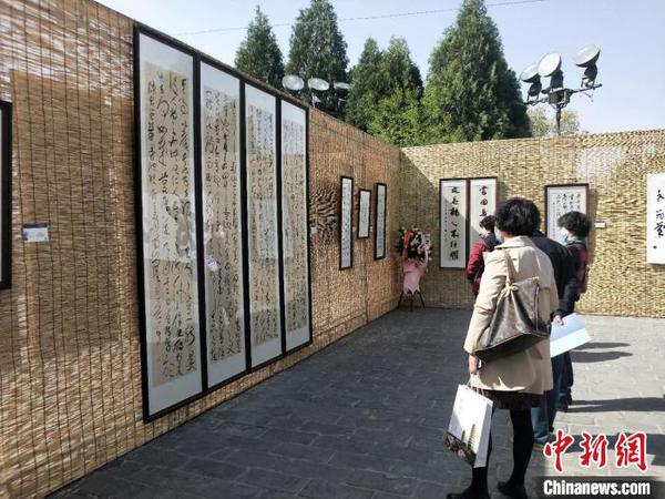 百余幅書(shū)法作品亮相千年古剎雙塔寺文化藝術(shù)“相遇”文物古建