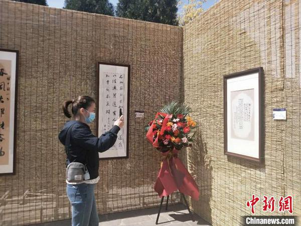 百余幅書(shū)法作品亮相千年古剎雙塔寺,?！钆迮?攝