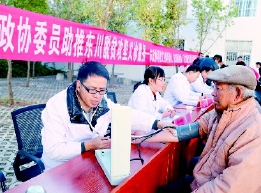     宜良縣政協(xié)深入田間地頭調(diào)研種植業(yè)發(fā)展情況?！±蠲鳌z
