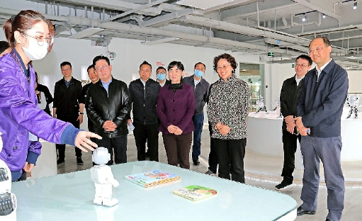 2020年4月10日,，李江一行深入昆明市優(yōu)必選科技有限公司調(diào)研?！谓鹌健z