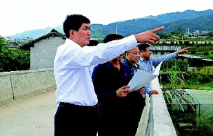 2019年10月，保山市政協(xié)主席董禮書到騰沖市新華鄉(xiāng)調(diào)研脫貧攻堅工作,?！。ㄎ绦×摇z）