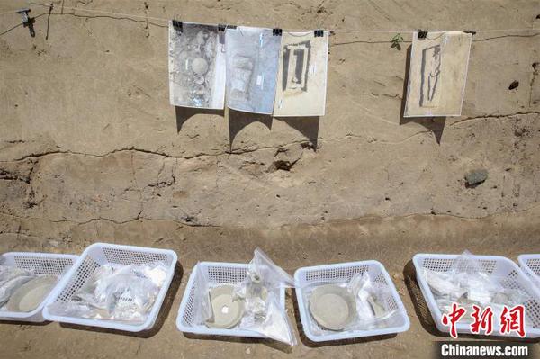 遺址出土漢代陶片較多,，尤其是銘文豆等，將有助于對寨卞遺址和魯北地區(qū)漢代文化的研究,?！№n春義 攝
