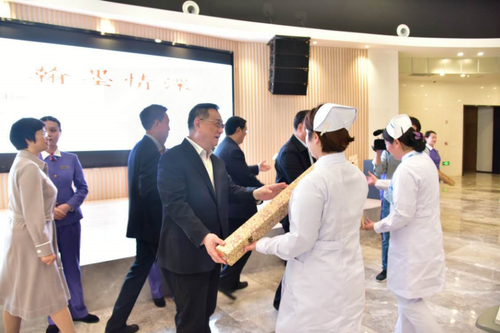鹽城市政協(xié)舉行抗疫主題書畫捐贈活動1