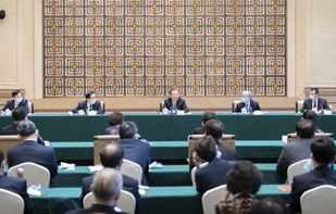 趙樂際與民盟,、致公黨,、僑聯(lián)界別政協(xié)委員共商國是