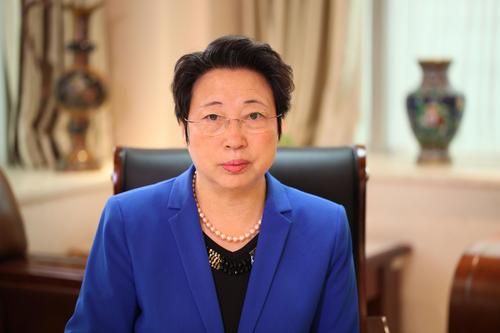 全國政協(xié)委員,、中華護(hù)理學(xué)會名譽(yù)理事長 李秀華