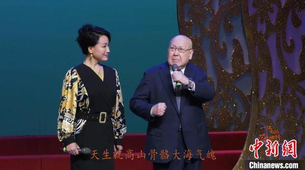 3月26日,，著名京劇表演藝術(shù)家尚長(zhǎng)榮為“一江連心藝起前行”上海京劇院線上演唱會(huì)開唱,。　上海京劇院供圖 攝